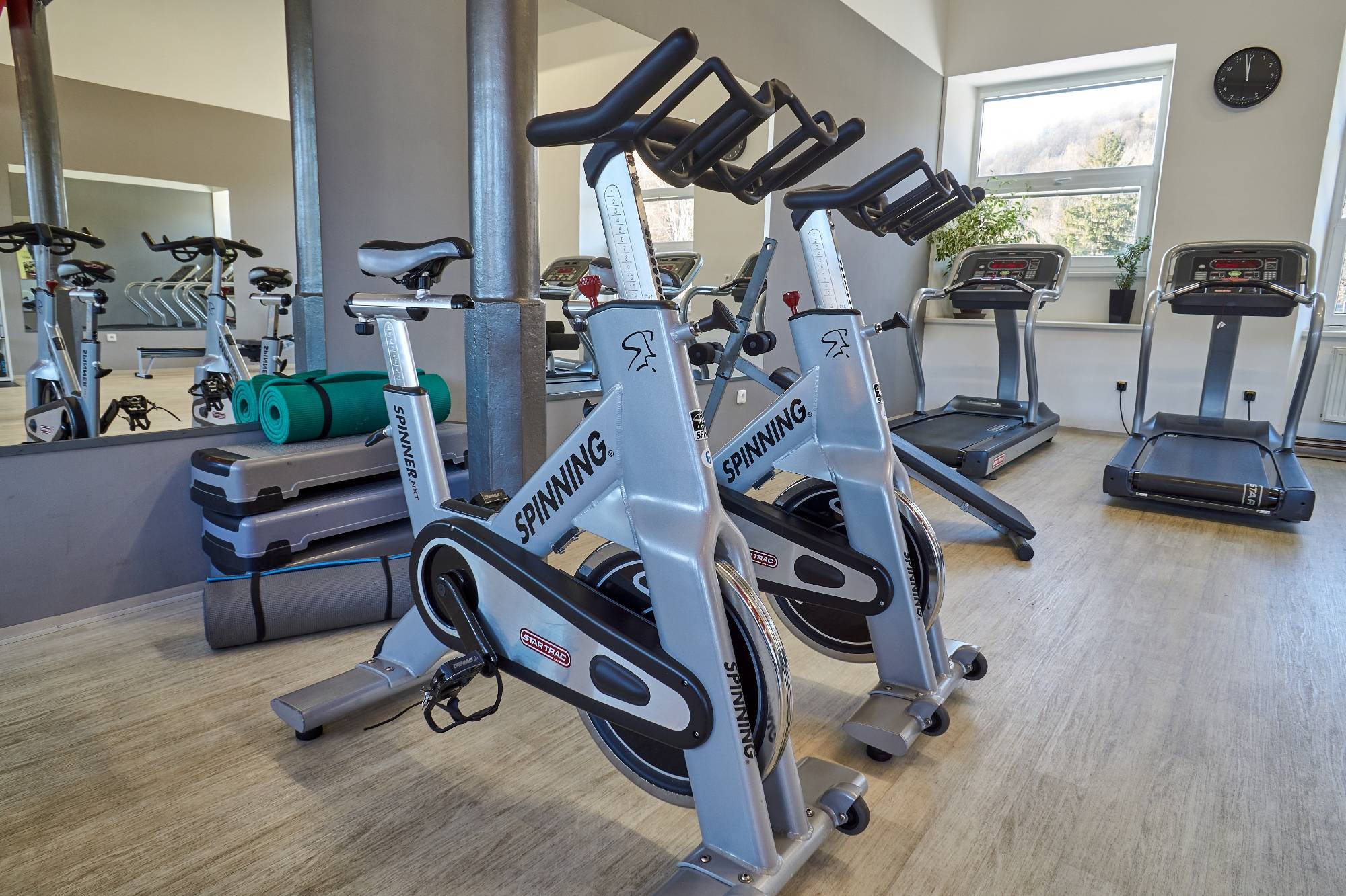 2 ks / Cyklistický trenažér - Star Trac Spinning NTX